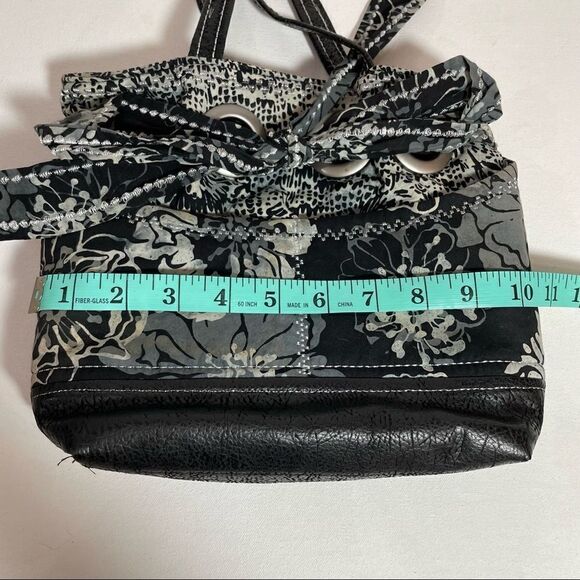 Handmade hand sewn black and gray batik fabric bag with tons of pockets! - Picture 8 of 12
